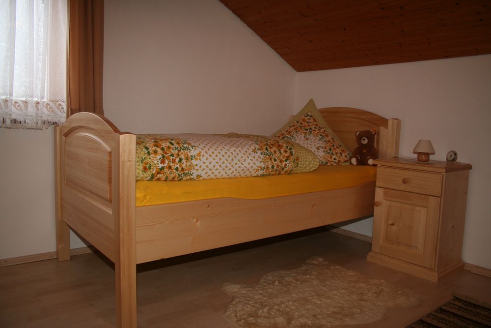 Bett metallfrei in fichte massiv im landhausstil von der ... Schlafzimmer fichte