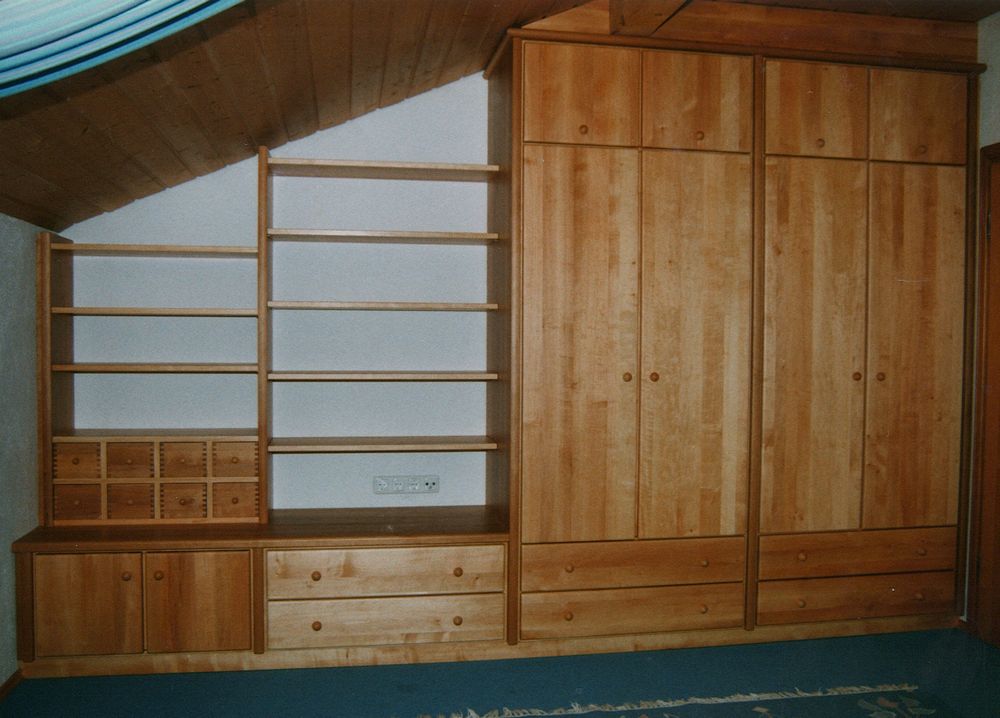Schlafzimmerschrank in Erle Schlafzimmerschrank in Erle