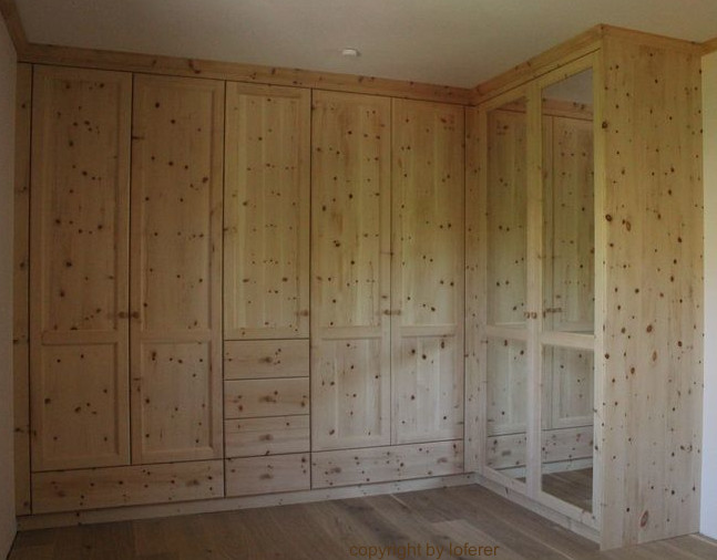 Schlafzimmer in Zirbenholz